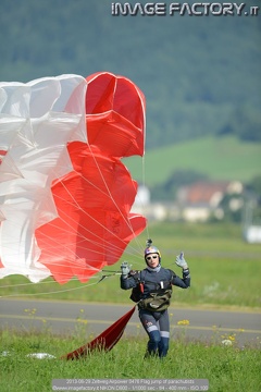 2013-06-29 Zeltweg Airpower 0476 Flag jump of parachutists